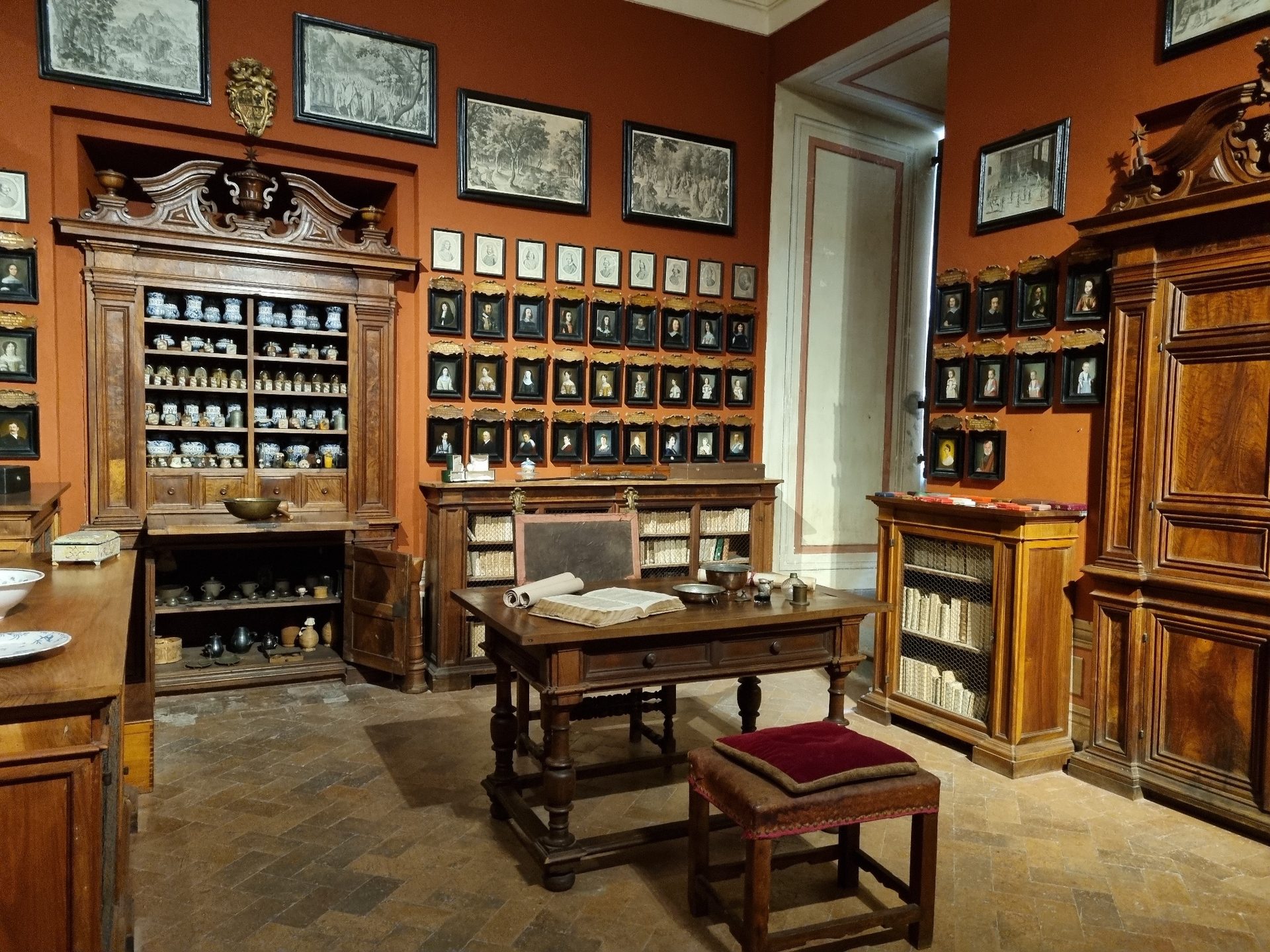 Palazzo Chigi’s old pharmacy, Ariccia, by Roberta Crenca (2).jpg